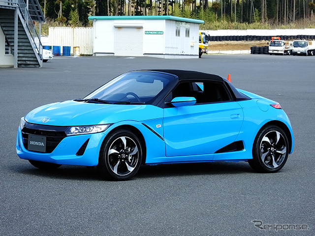 ホンダ『S660』プロトタイプ。袖ヶ浦フォレストレースウェイ(千葉県)で3月中旬に開催された試乗会にて