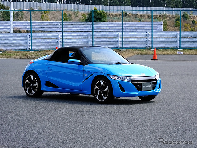 ホンダ『S660』プロトタイプ。袖ヶ浦フォレストレースウェイ(千葉県)で3月中旬に開催された試乗会にて