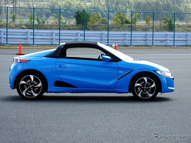ホンダ『S660』プロトタイプ。袖ヶ浦フォレストレースウェイ(千葉県)で3月中旬に開催された試乗会にて