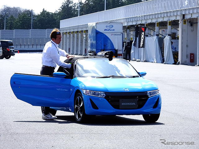 ホンダ『S660』プロトタイプ。袖ヶ浦フォレストレースウェイ(千葉県)で3月中旬に開催された試乗会にて