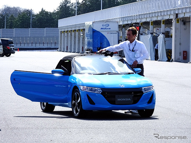 ホンダ『S660』プロトタイプ。袖ヶ浦フォレストレースウェイ(千葉県)で3月中旬に開催された試乗会にて