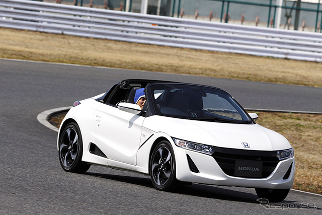 ホンダ『S660』プロトタイプ。袖ヶ浦フォレストレースウェイ(千葉県)で3月中旬に開催された試乗会にて