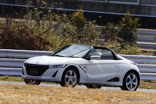 ホンダ『S660』プロトタイプ。袖ヶ浦フォレストレースウェイ(千葉県)で3月中旬に開催された試乗会にて