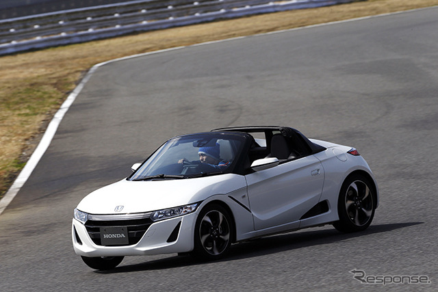 ホンダ『S660』プロトタイプ。袖ヶ浦フォレストレースウェイ(千葉県)で3月中旬に開催された試乗会にて