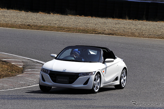 ホンダ『S660』プロトタイプ。袖ヶ浦フォレストレースウェイ(千葉県)で3月中旬に開催された試乗会にて