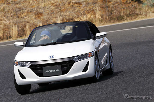 ホンダ『S660』プロトタイプ。袖ヶ浦フォレストレースウェイ(千葉県)で3月中旬に開催された試乗会にて