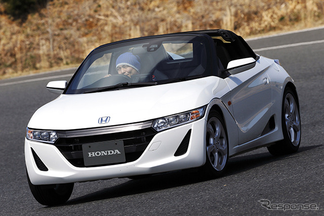 ホンダ『S660』プロトタイプ。袖ヶ浦フォレストレースウェイ(千葉県)で3月中旬に開催された試乗会にて