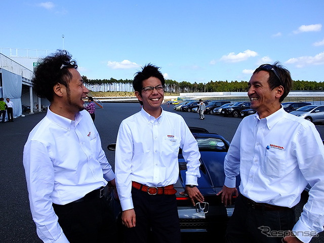 S660の開発陣。左から本田技術研究所・四輪R&Dセンターの岡義友氏(シャシー担当)、椋本陵氏(開発責任者)、坂元玲氏(衝突安全担当)。袖ヶ浦フォレストレースウェイ(千葉県)で開催されたS660プロトタイプ試乗会にて