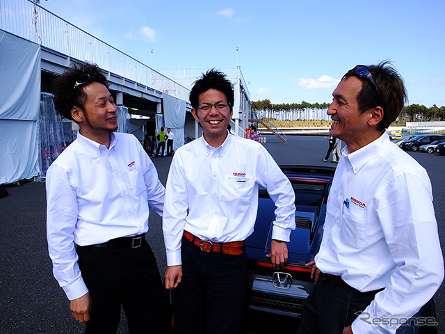 S660の開発陣。左から本田技術研究所・四輪R&Dセンターの岡義友氏(シャシー担当)、椋本陵氏(開発責任者)、坂元玲氏(衝突安全担当)。袖ヶ浦フォレストレースウェイ(千葉県)で開催されたS660プロトタイプ試乗会にて