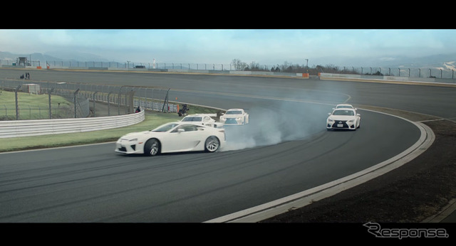レクサス レーシングマシンが迫力のドリフトで舞う…“Dance of F”［動画］