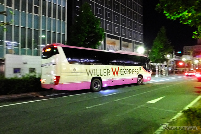 東京と関西を結ぶウィラーの夜行高速バス。京都駅前を発ち、終点まであとわずか