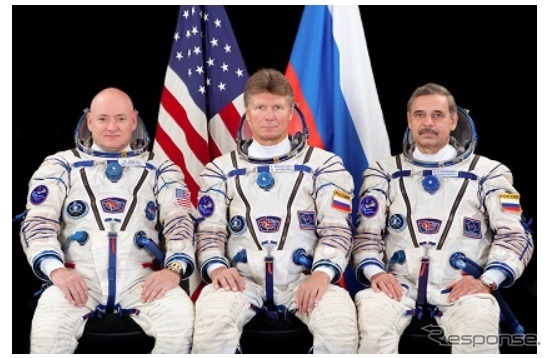42Sクルーの（左から）スコット・ケリー宇宙飛行士、ゲナディ・パダルカ宇宙飛行士、ミカエル・コニエンコ宇宙飛行士