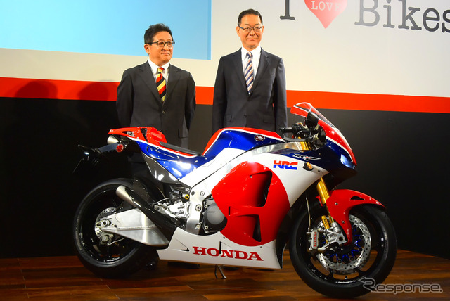 本田技研工業 鈴木哲夫 執行役員(左)とホンダモーターサイクルジャパン 加藤千明 代表取締役社長(東京モーターサイクルショー15)
