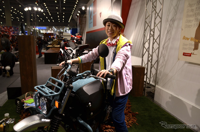 【東京モーターサイクルショー15】ホンダのBULLDOGコンセプト、女性デザイナーの狙いとは!?