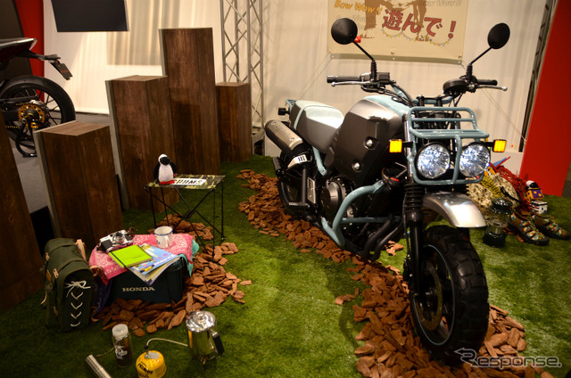 【東京モーターサイクルショー15】ホンダのBULLDOGコンセプト、女性デザイナーの狙いとは!?