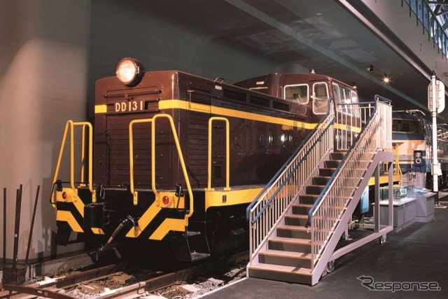EF55 1の展示開始に伴いディーゼル機関車のDD13 1は展示を一時休止する。