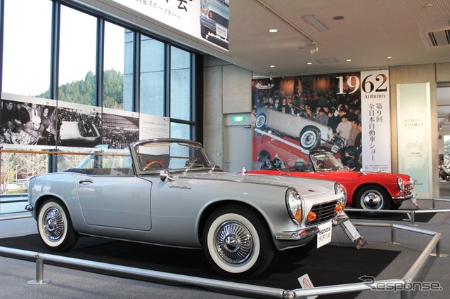 ホンダ スポーツ360(手前)とホンダ S500(奥)