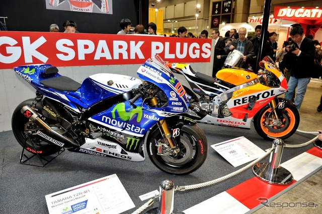 NGK スパークプラグを使用しているホンダ RC213Vとヤマハ YZR-M1