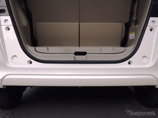 荷室開口高はリヤシートスライド付きはやや高くなる