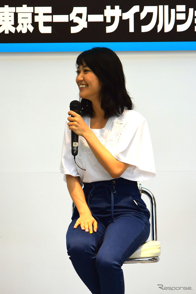 大島優子さん(東京モーターサイクルショー15)