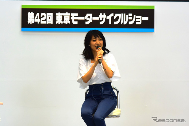 大島優子さん(東京モーターサイクルショー15)