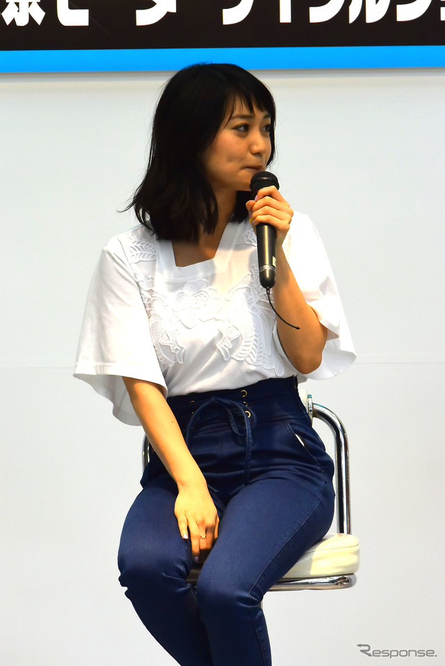 大島優子さん(東京モーターサイクルショー15)