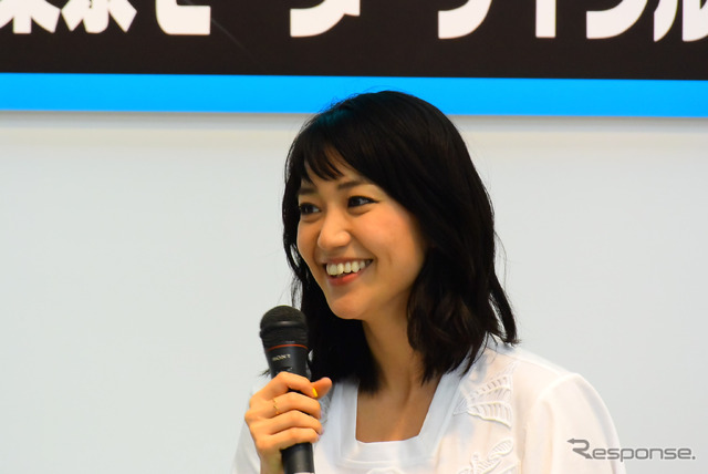 大島優子さん(東京モーターサイクルショー15)