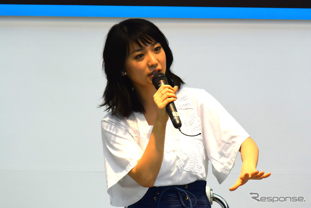 大島優子さん(東京モーターサイクルショー15)
