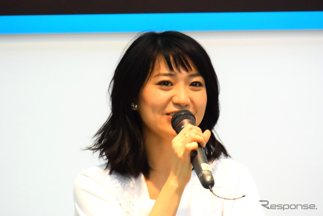 大島優子さん(東京モーターサイクルショー15)