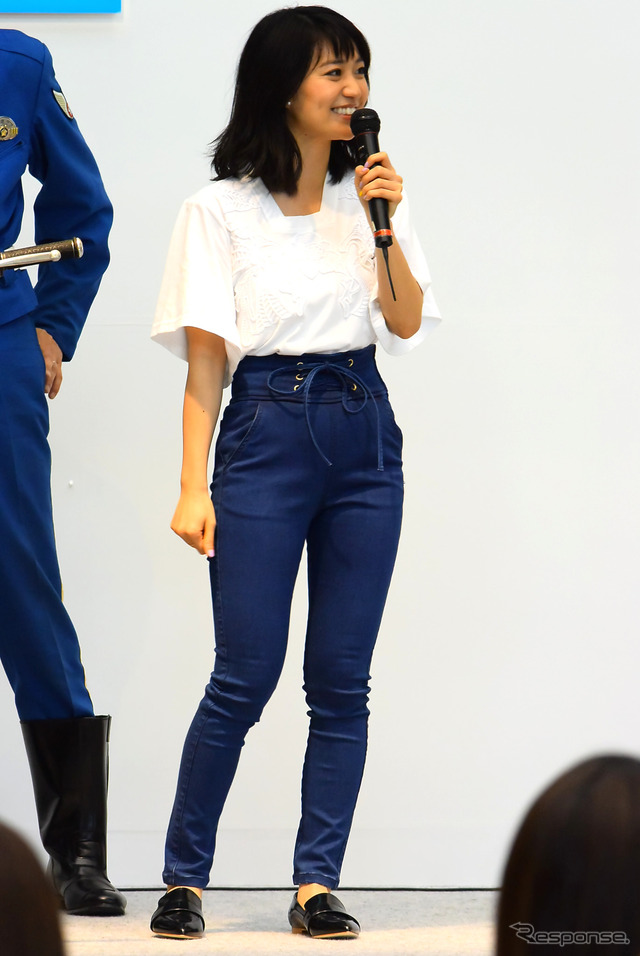 大島優子さん(東京モーターサイクルショー15)
