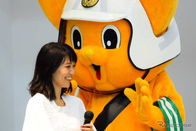大島優子さん(東京モーターサイクルショー15)