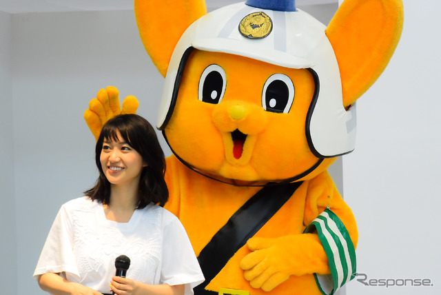 大島優子さん(東京モーターサイクルショー15)