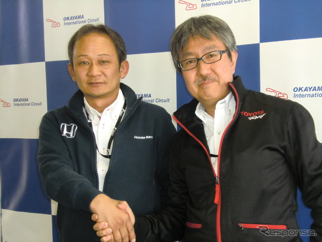 ホンダのSFエンジン開発リーダーの佐伯昌浩氏(左)とトヨタの同リーダー、福島淳一氏。
