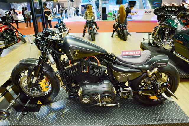 ハーレーダビッドソン スポーツスターのランボルギーニ・カスタム(バンコクモーターショー15)