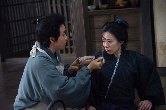 大泉洋&戸田恵梨香/『駆込み女と駆出し男』-(C) 2015「駆込み女と駆出し男」製作委員会
