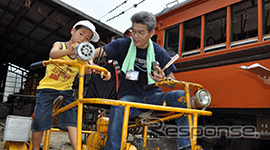 デハニ50形の運転体験のほか、軌道自転車乗車体験なども行われる。