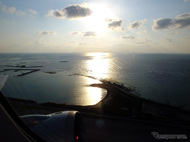 那覇空港(沖縄、OKA)から成田国際空港(NRA)へ向かうジェットスター・ジャパンA320から