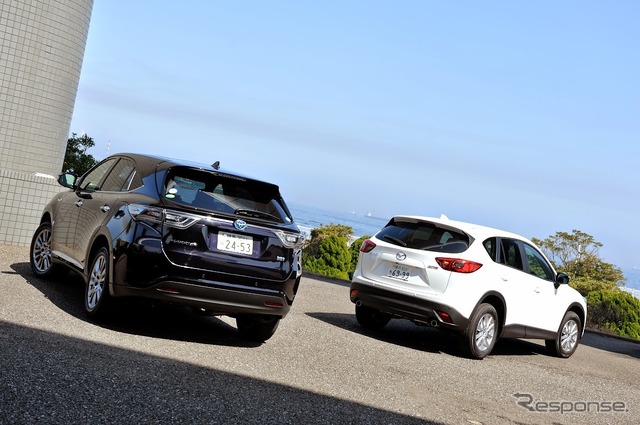 トヨタ ハリアー(左)とマツダ CX-5(右)