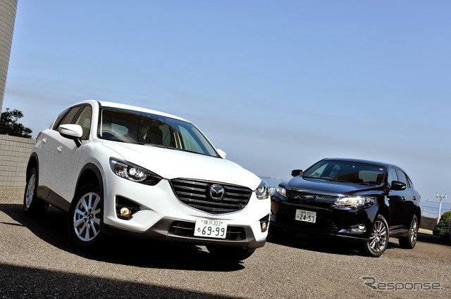 マツダ CX-5(左)とトヨタ ハリアー(右)