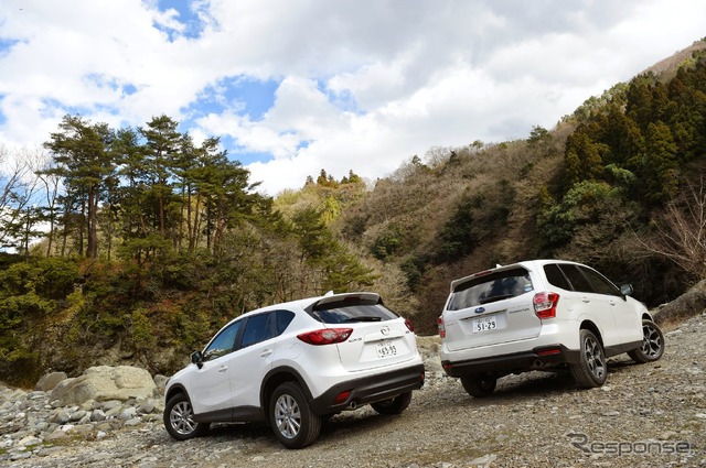 マツダ CX-5(左)とスバル フォレスター(右)