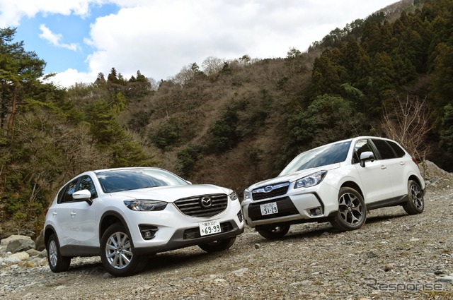 マツダ CX-5（左）とスバル フォレスター（右）