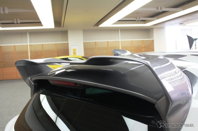 ルノー・ルーテシアRSルノー・ジャポンオリジナル専用スペシャルパーツ装着車(デカール類は参考装着)