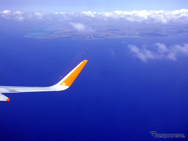 ジェットスター・ジャパンの名古屋(中部)発、那覇行き初便GK581便は、県北部の上空から大きく右旋回し、那覇空港へと着陸した