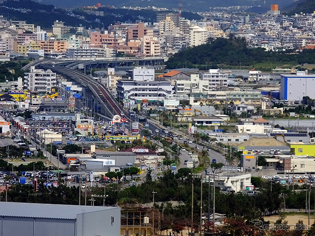 那覇空港自動車道(無料区間)の名嘉地出入口。ジェットスター・ジャパンが3月29日に運航開始した名古屋(NGO)-沖縄(OKA)線。その初便(GK381便)のようす
