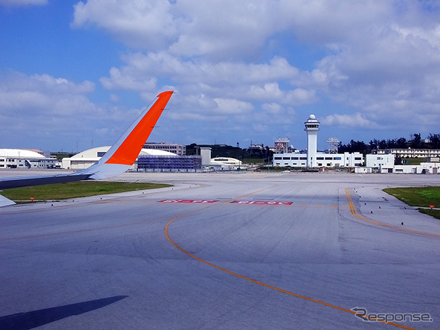那覇空港。ジェットスター・ジャパンが3月29日に運航開始した名古屋(NGO)-沖縄(OKA)線。その初便(GK381便)のようす