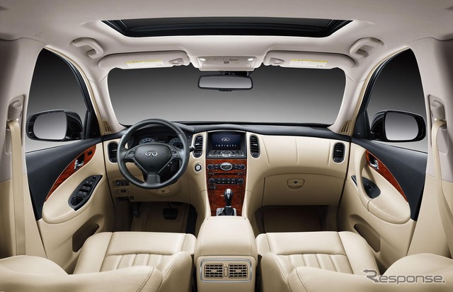 インフィニティ QX50(日産スカイライン クロスオーバー)の2016年モデル