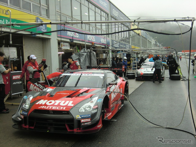 開幕前日の岡山国際サーキット。準備を進めるGT500の日産勢。