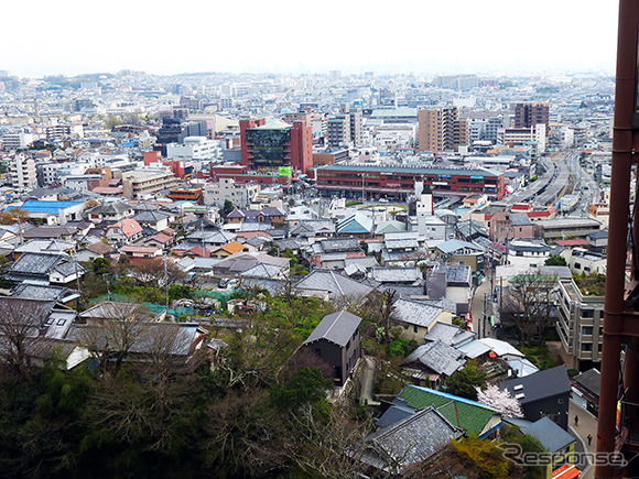 1970年に建てられた箕面観光ホテルは、箕面山の傾斜地からせり出すようなつくりの“天空のリゾートホテル”で、モダニズム建築としても注目されている