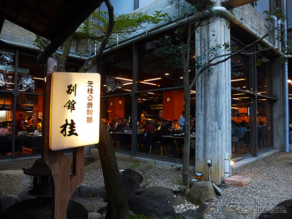バイキングフロアは、平日の夕方でも「ほぼ満席」(同社)。「夕食は150品、朝食は65品の料理が食べ放題。『関西最大級の品ぞろえ』としてリピーターも多い」と同社はいう