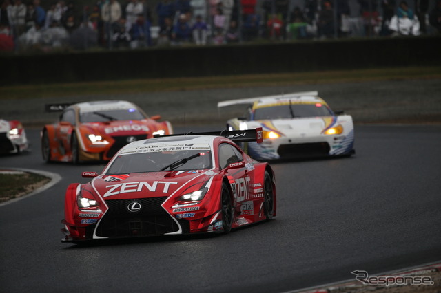 決勝3位の#38 RC F。